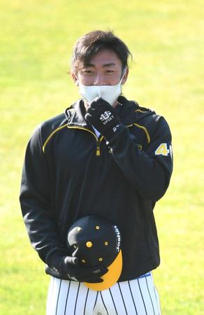 　朝の声出しをする尾仲（撮影・北村雅宏）