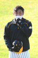 　朝の声出しをする尾仲（撮影・北村雅宏）