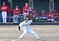 　６回、力投する石井大