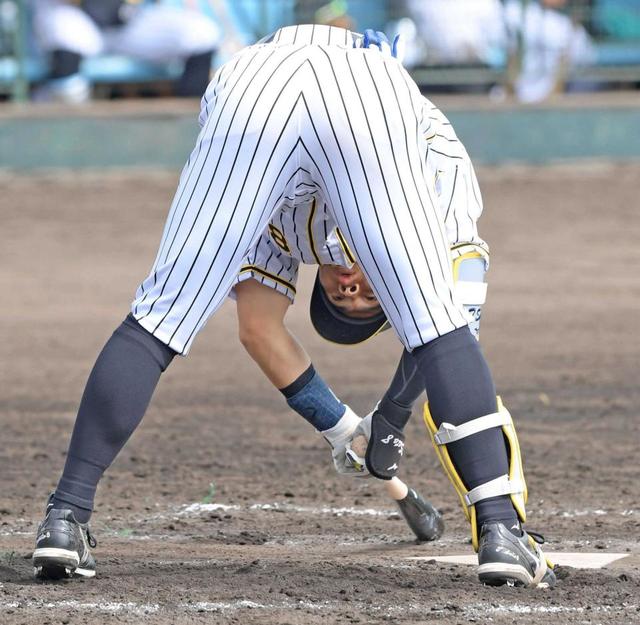 阪神・ドラ１佐藤輝、粘り勝ち　ＤｅＮＡ・阪口に１１球投げさせ四球