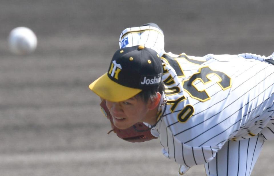 先発し５回１失点の阪神・及川雅貴＝安芸（撮影・佐々木彰尚）