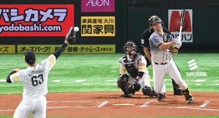 　６回、中前打を放つサンズ