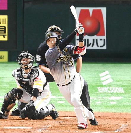 　４回、左越えに先制ソロを放つ大山