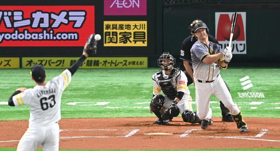 　６回、中前打を放つサンズ