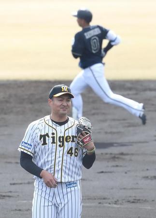 ３回、勝俣（右）に先制弾を浴びた秋山（代表撮影）