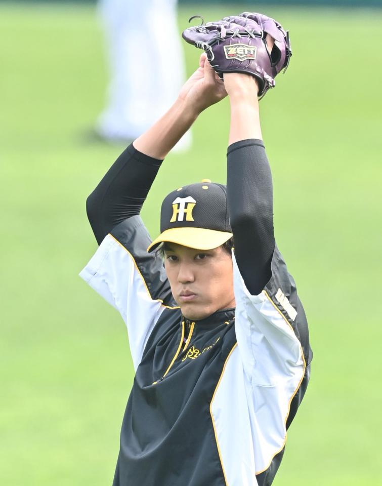 　キャッチボールをする藤浪（撮影・飯室逸平）