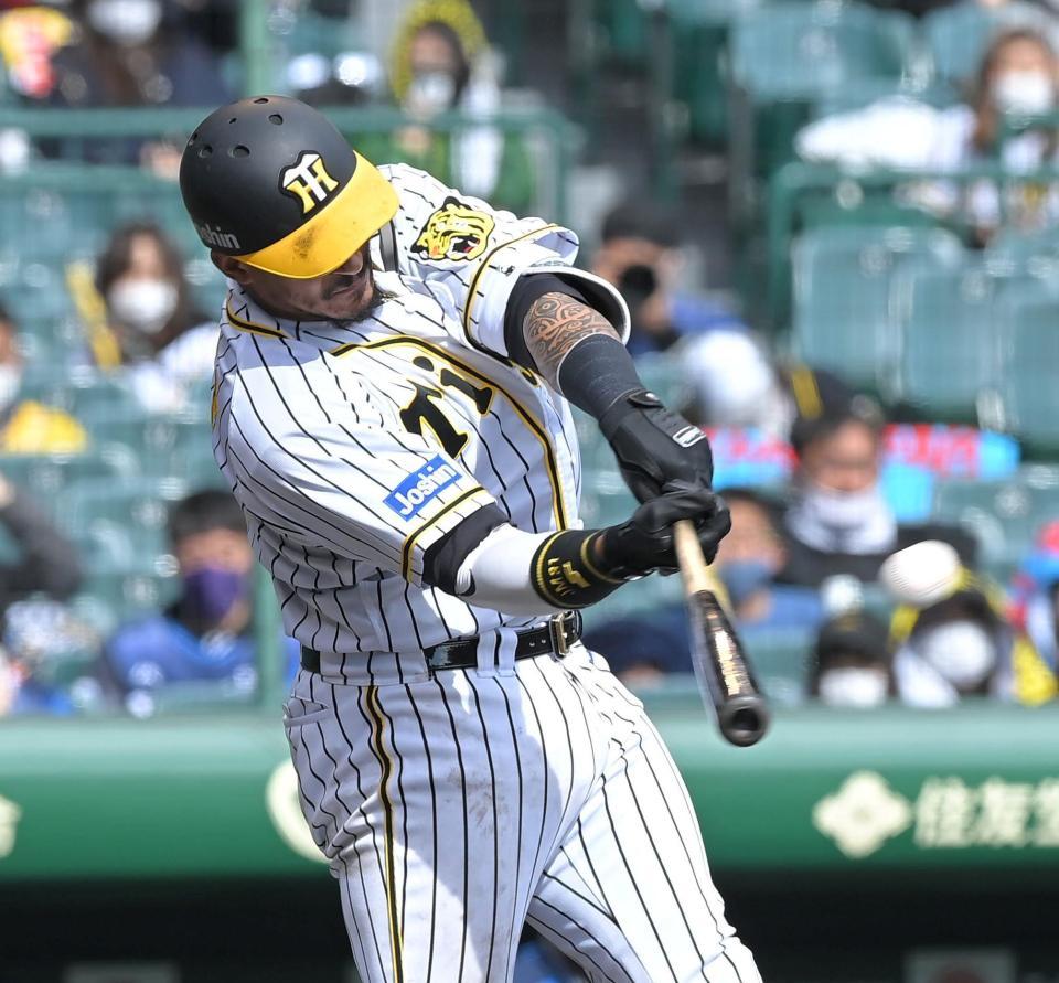 　５回、勝ち越しソロを放つマルテ（撮影・高部洋祐）