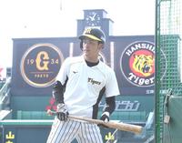 　甲子園での練習に汗を流す高寺（撮影・飯室逸平）