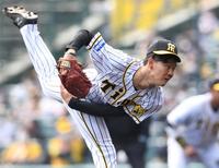 　３回、巨人打線を相手に力投する及川（撮影・田中太一）