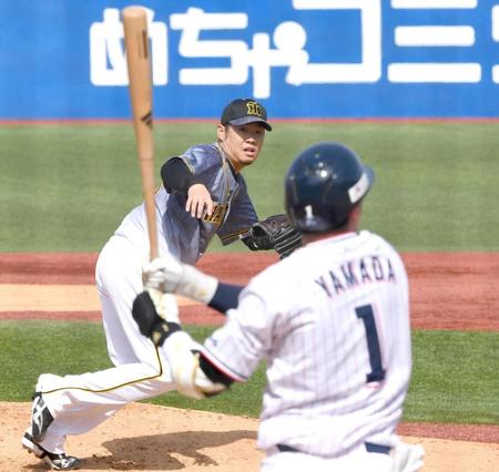 １回、ヤクルト・山田哲人を打ち取る先発の阪神・西勇輝＝甲子園（撮影・田中太一）