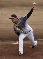 　２番手で登板し４回を三者凡退に抑えた阪神・岩貞