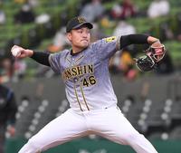 　力投する秋山（撮影・金田祐二）