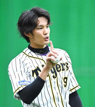 　登板へ向け調整する藤浪（撮影・飯室逸平）