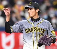 　１回、右手親指付近から血がにじむ藤浪（撮影・田中太一）