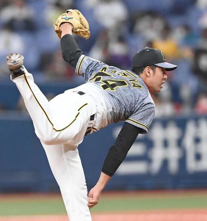 　８回、力投する加治屋