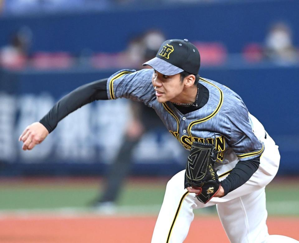 　８回から４番手で登板する阪神・小野泰己（撮影・北村雅宏）