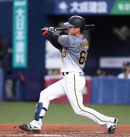 　２回、板山は右翼線に三塁打を放つ