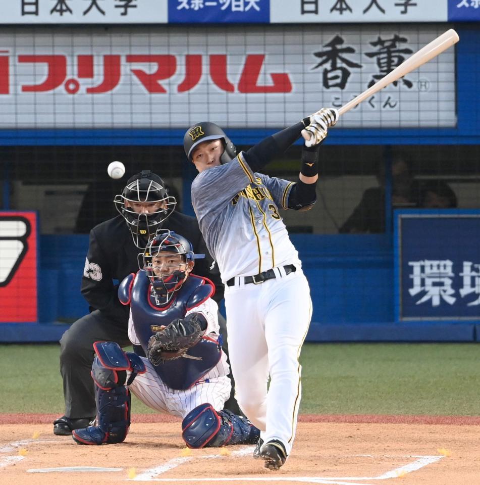 　２回、中前打を放つ大山（撮影・飯室逸平）