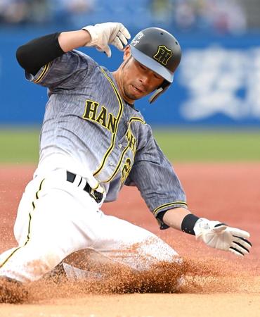 　９回、代走で三盗を決める江越（撮影・飯室逸平）