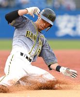 　９回、代走で三盗を決める江越（撮影・飯室逸平）