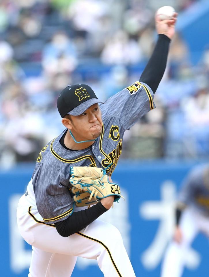 　６回、好リリーフをみせる岩貞（撮影・飯室逸平）