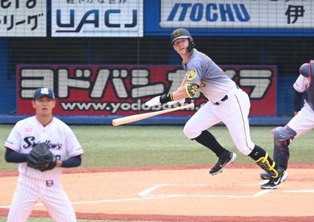 　１回、先制タイムリーを放つサンズ（撮影・飯室逸平）