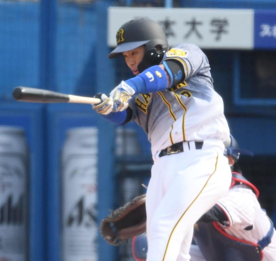 　３回、２点二塁打を放つ梅野