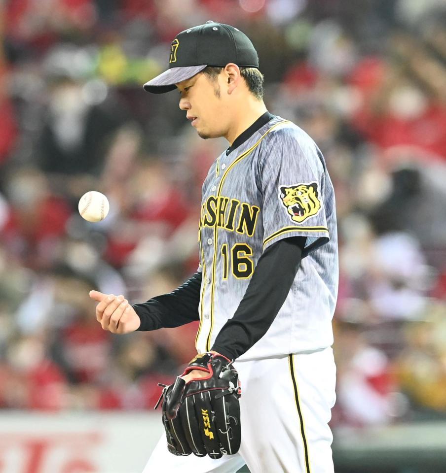 　６回、先制を許し、肩を落とす西勇（撮影・飯室逸平）