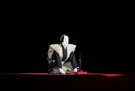 開幕セレモニーで口上を披露する尾上右近＝京セラドーム大阪（撮影・山口登）