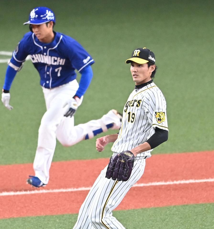 ４回、２死満塁のピンチに中日・根尾を打ちとる阪神・藤浪＝京セラドーム（撮影・飯室逸平）