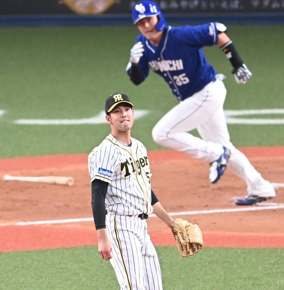 　８回、中日・木下に同点タイムリー二塁打を打たれる加治屋