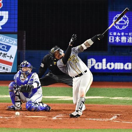 　６回、適時打を放つマルテ（撮影・高石航平）