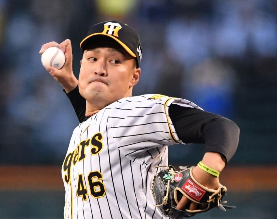 　先発し、力投する秋山