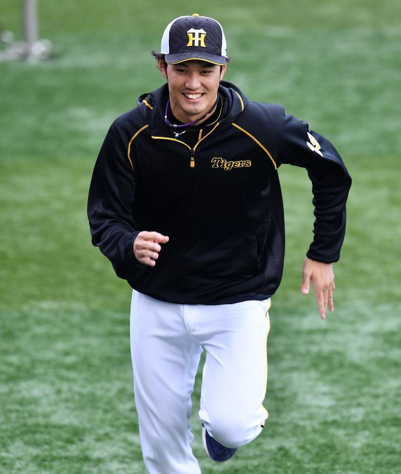 　ダッシュする藤浪（撮影・高石航平）