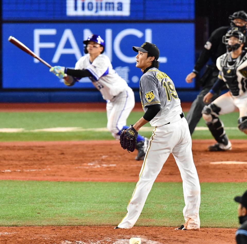 　７回、関根に２ランを許す藤浪（撮影・高石航平）