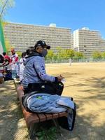 ベンチから戦況を見守る掛布ＨＬＴ