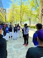 試合前の円陣で訓示する掛布ＨＬＴ