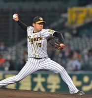 　広島打線を相手に力投する西勇（撮影・立川洋一郎）