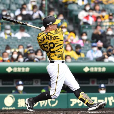 　３回、適時打を放つサンズ（撮影・北村雅宏）