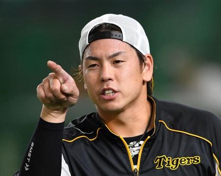 　練習で汗を流す阪神・梅野隆太郎（撮影・田中太一）