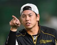 　練習で汗を流す阪神・梅野隆太郎（撮影・田中太一）