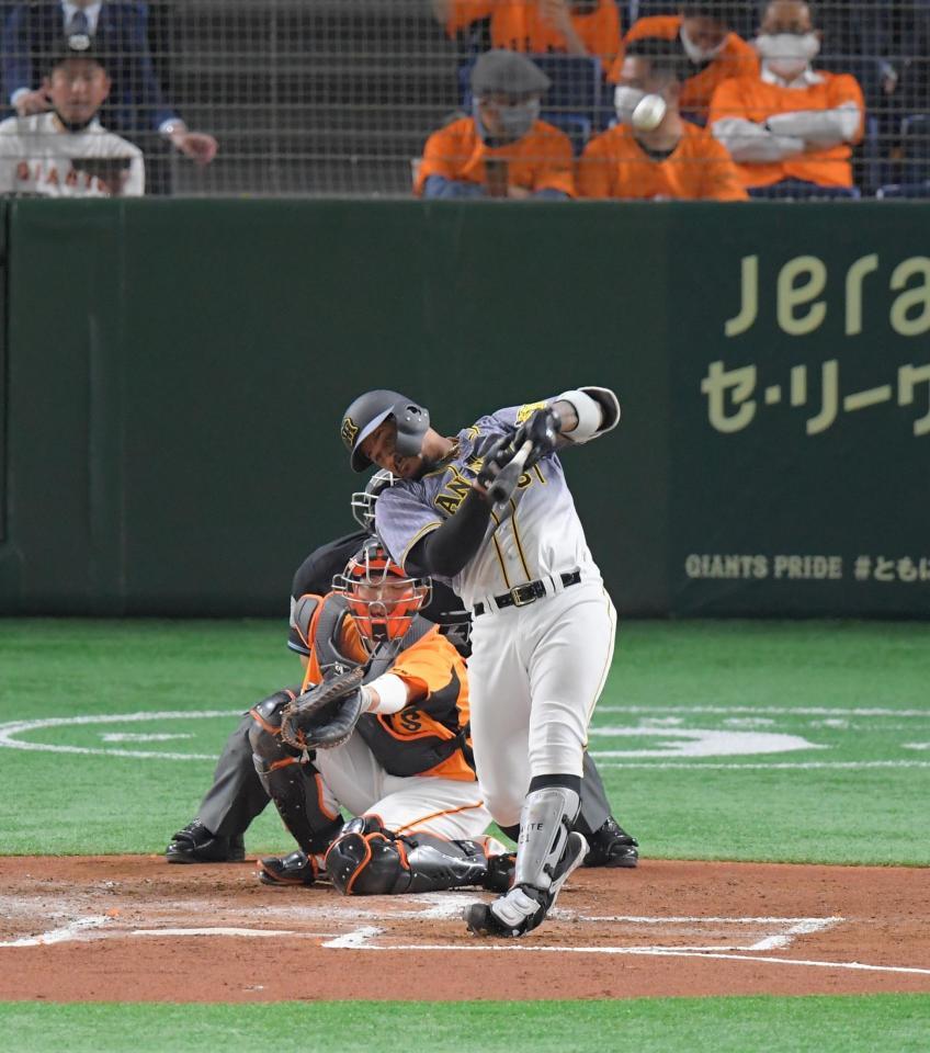 　３回、二打席連発の２ランを放つ阪神・マルテ（撮影・高石航平）