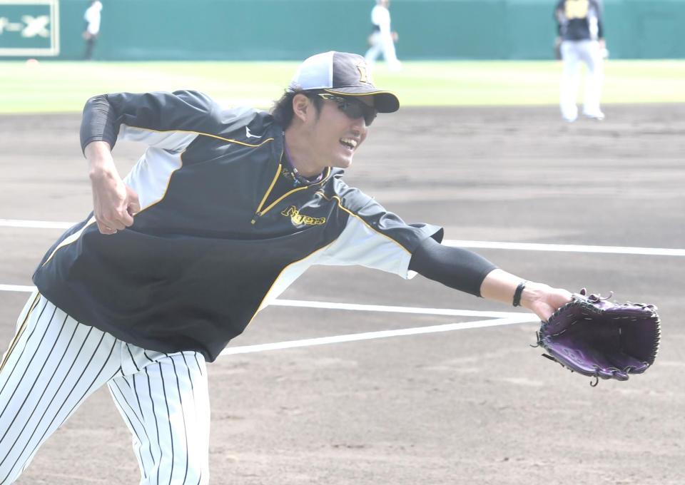 　ノックを受ける藤浪（撮影・飯室逸平）