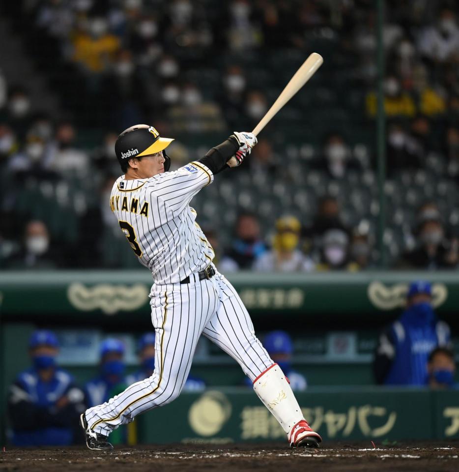 　４回、大山左越えにソロを放つ（撮影・山口登）