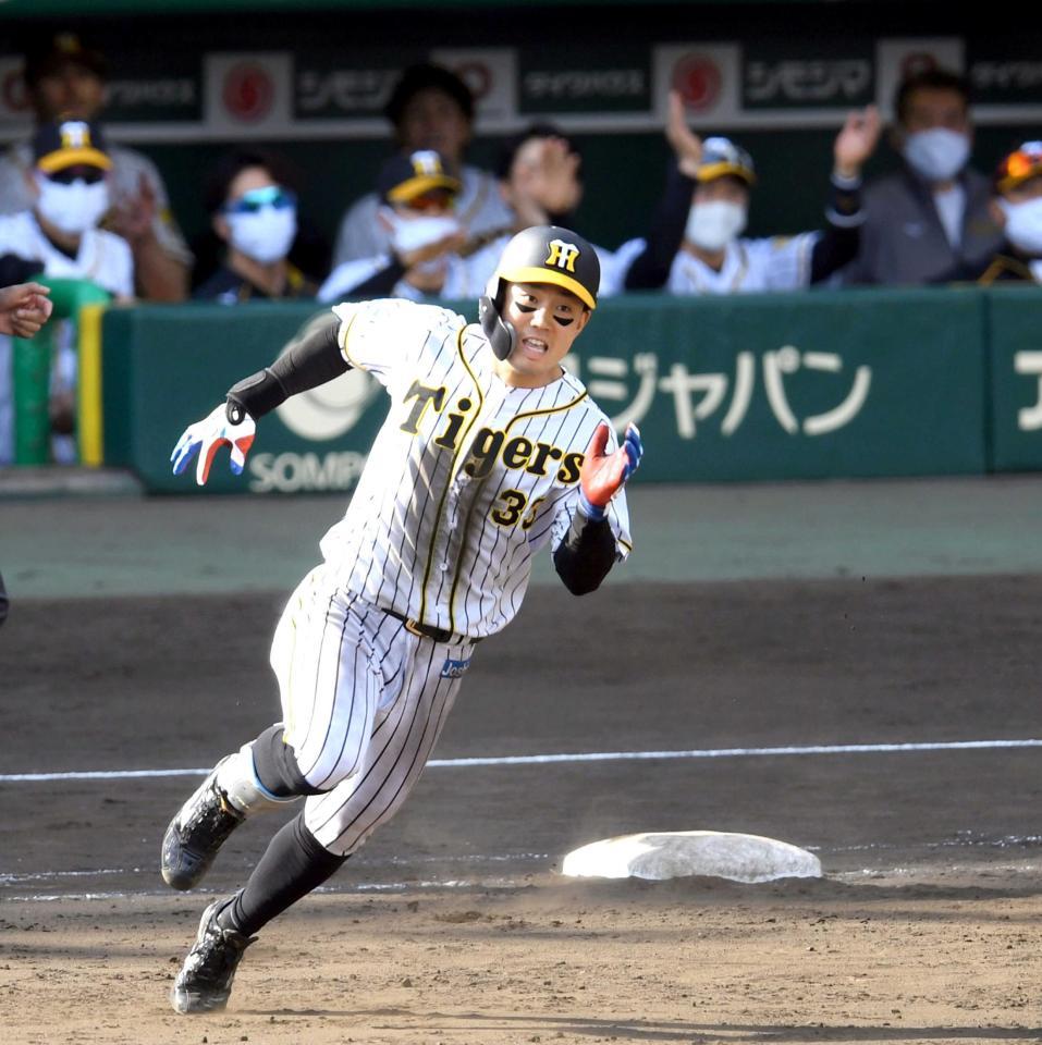 　５回、糸原は二塁打を放ち、一塁を蹴る