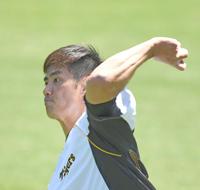 　キャッチボールするチェン