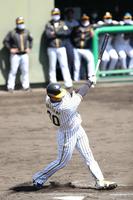 ２回、本塁打を放つ中谷（代表撮影）