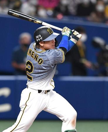 ９回、適時三塁打を放つ梅野（撮影・北村雅宏）