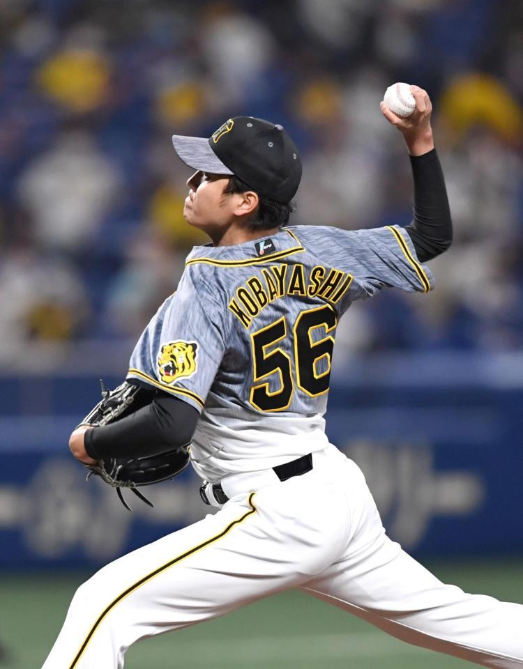 　７回から２番手で登板する小林