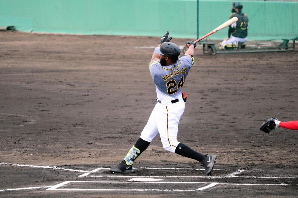 　２試合連続の今季２号ソロを放ったロハス